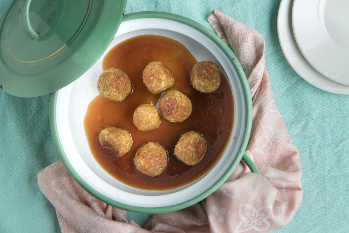 Boekoeloekoe balls in saus